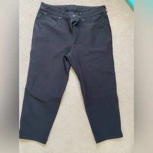 3/$50‎ Lululemon ABC relaxed fit cropped pants in Utilitech in Black